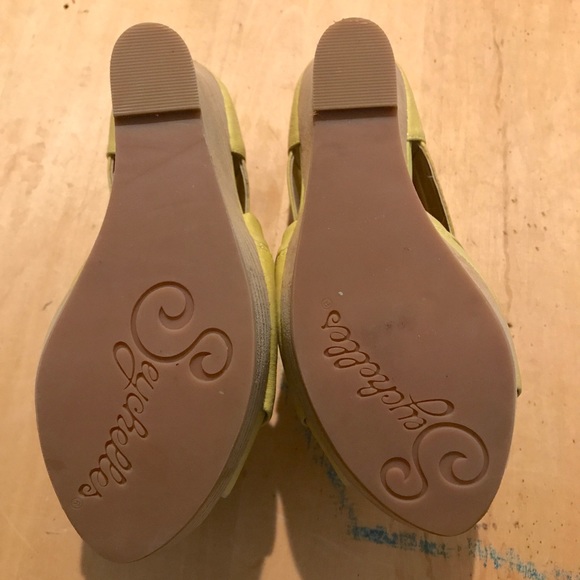 Chartreuse Seychelles Wedges - Picture 3 of 3